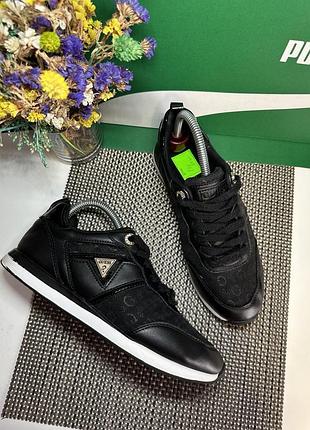 Оригінальні кросівки guess