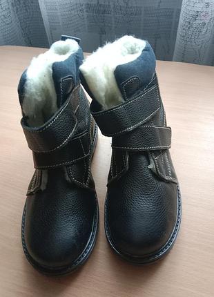 Нові зимові черевики на хлопчика