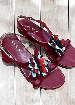 Шкіряні сандалі