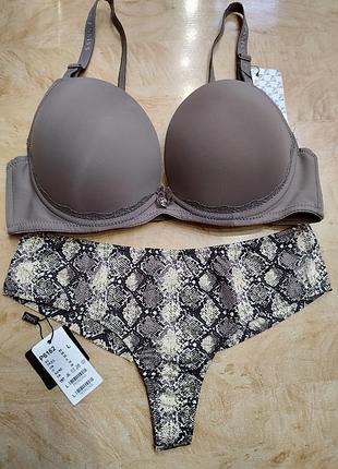 Гладкий бюстгальтер на тонком поролоне