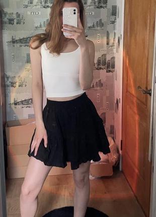 Чорна міні спідниця романтична