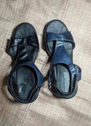 Женские босоножки