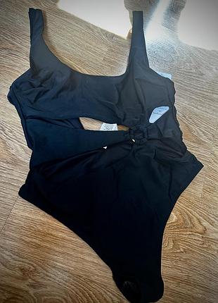 Стильний купальник на не високу дівчинку
