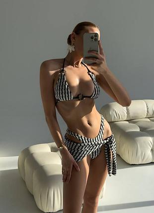 Неймовірний купальник та спідниця