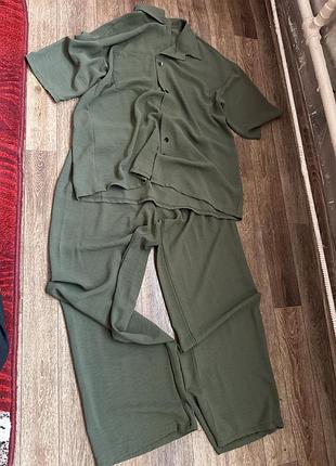 Літній жіночий костюм