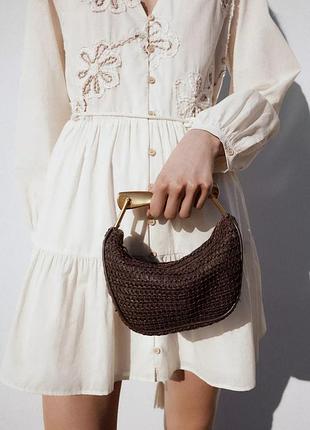 Небольшая сумка с металлической ручкой zara new