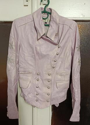 Легенька жіноча шкіряна курточка alberto bini firenze.36 розмір