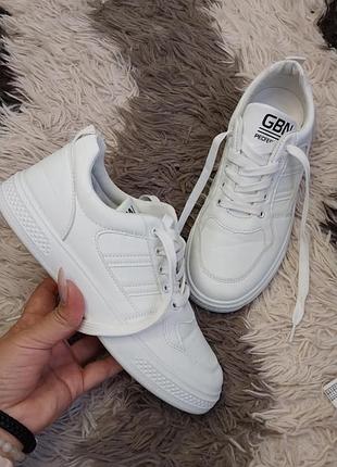 Жіночі білі кросівки, жіноче взуття, білі кроси, біле взуття на літо