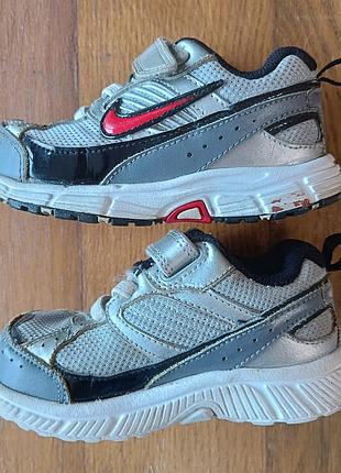 Кросівки для хлопчика найк, в чудовому стані
