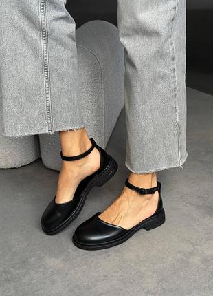 Чорні натуральні шкіряні босоніжки з ремінцем закритою пʼятою закритим носом шкіра