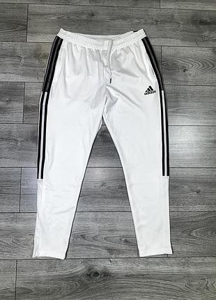 Спортивні штани adidas tiro track