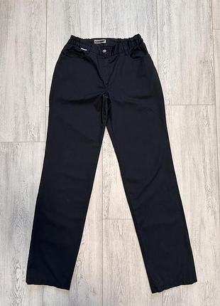 Чорні жіночі прямі брюки 34 р, в гарному стані