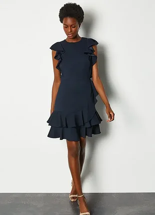 Шикарное платье с открытой спинкой