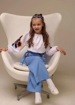 Роскошный костюм для девочки, в стиле вышиванки