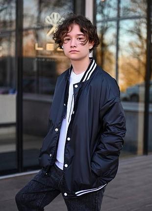 Куртка бомпер на мальчика, с принтом на спинке