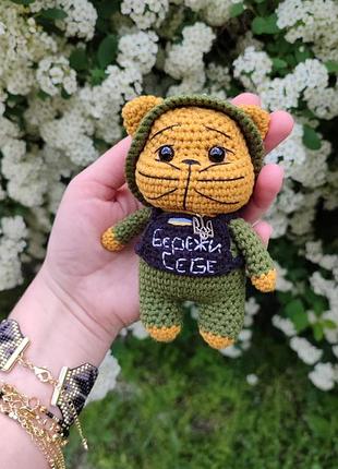 Вязаный брелок котик зу, подвес в машину, предохраняет для военного.