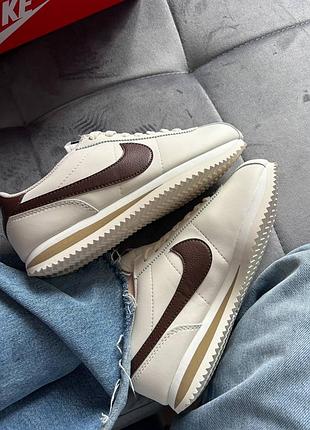 Женские кроссовки nike cortez, кожаные бежевые кроссовки найк кортез, ретро стиль2 фото