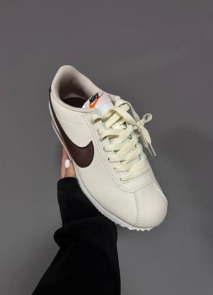 Женские кроссовки nike cortez, кожаные бежевые кроссовки найк кортез, ретро стиль6 фото