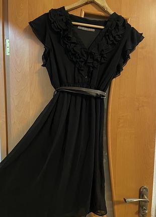 Сукня чорна зара з рюшами