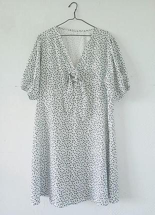 Платье в мелкие цветки