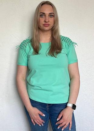 Женская коттоновая футболка с плетеными вставками ментоловая