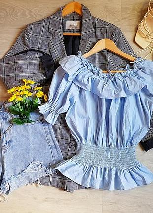 Футболка голубая с воланами женская объемная с открытыми плечами