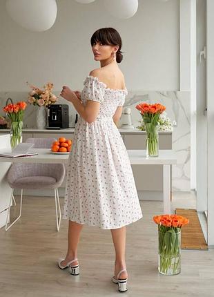 Ніжна літня легкажіноча сукні зі спущеними плечима та розрізом на нозі