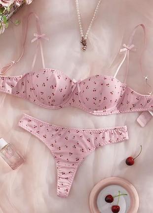 Нижня білизни з вишеньками