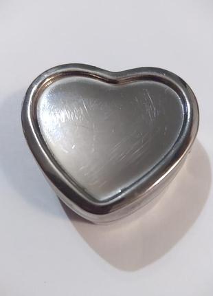 Таблетниця "серце" (д×ш×т) 3,5×4×1,3см, срібляста, кишенькова, імпортна.