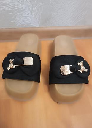 Шльопанці жіночі