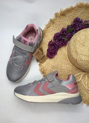 Кросівки жіночі