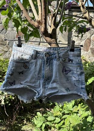Жіночі шорти
