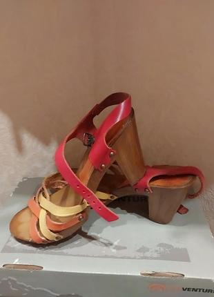 Яркие босоножки кожа 38р
