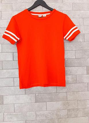 Футболка червона