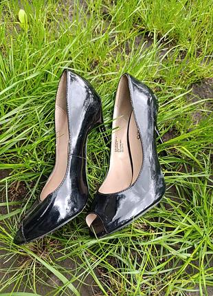 Туфлі чорні, лакові,36, шпилька