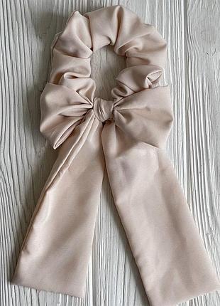 Резинка твіллі з бантом 27 см скранч бежевий