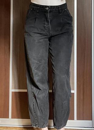 Чорні джинси мом