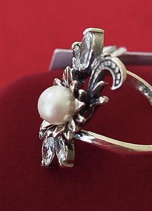 Срібний перстень з перлиною та цирконієм.