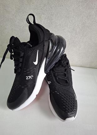 Кроссовки фирмы nike в идеальном состоянии. размер 37.5. столько 23.5 см.