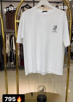 Футболка білого кольору