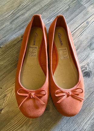 Лодочки кожаныеперсиковые р. 38 балетки