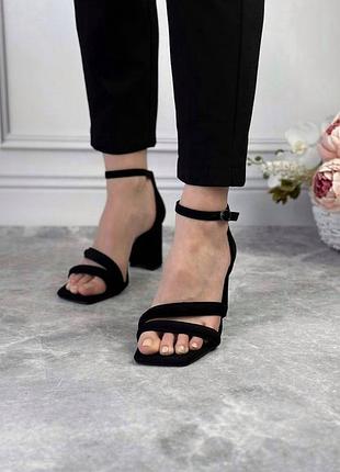 Женские босоножки