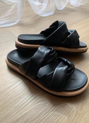 Босоніжки шльопанки