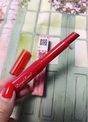 Матовая красная помада