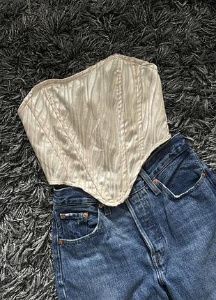 Корсет що ідеально підкреслює фігуру