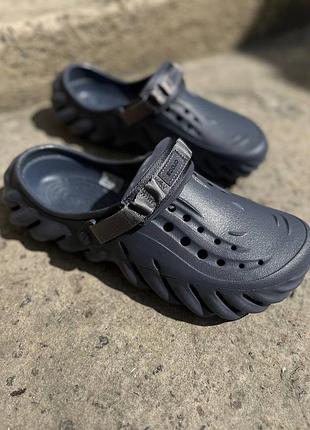 Стильні чоловічі крокси в синьому кольорі crocs echo clog storm
