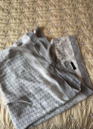 Платок guess