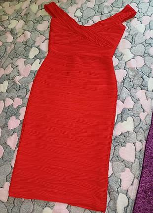 Бандажное платье