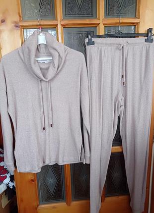 Костюм спортивный.