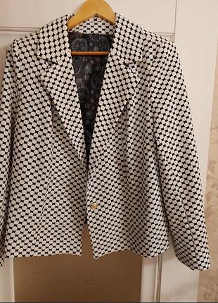 Жакет женский на подкладке, нарядный, трикотажт, размер 54-56, абсолютно новый.